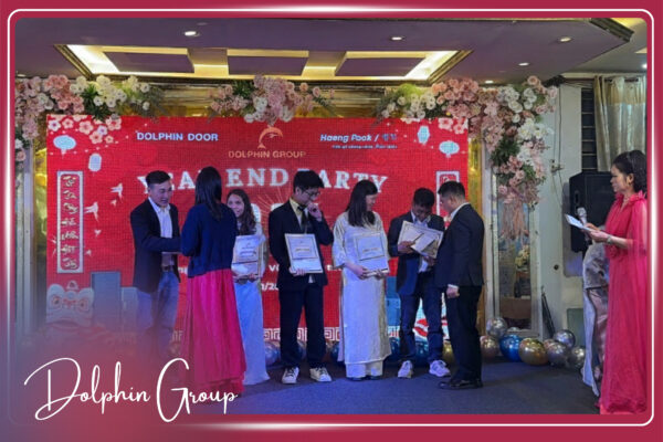 vinh-danh-nhan-vien-xuat-sac-cua-nam